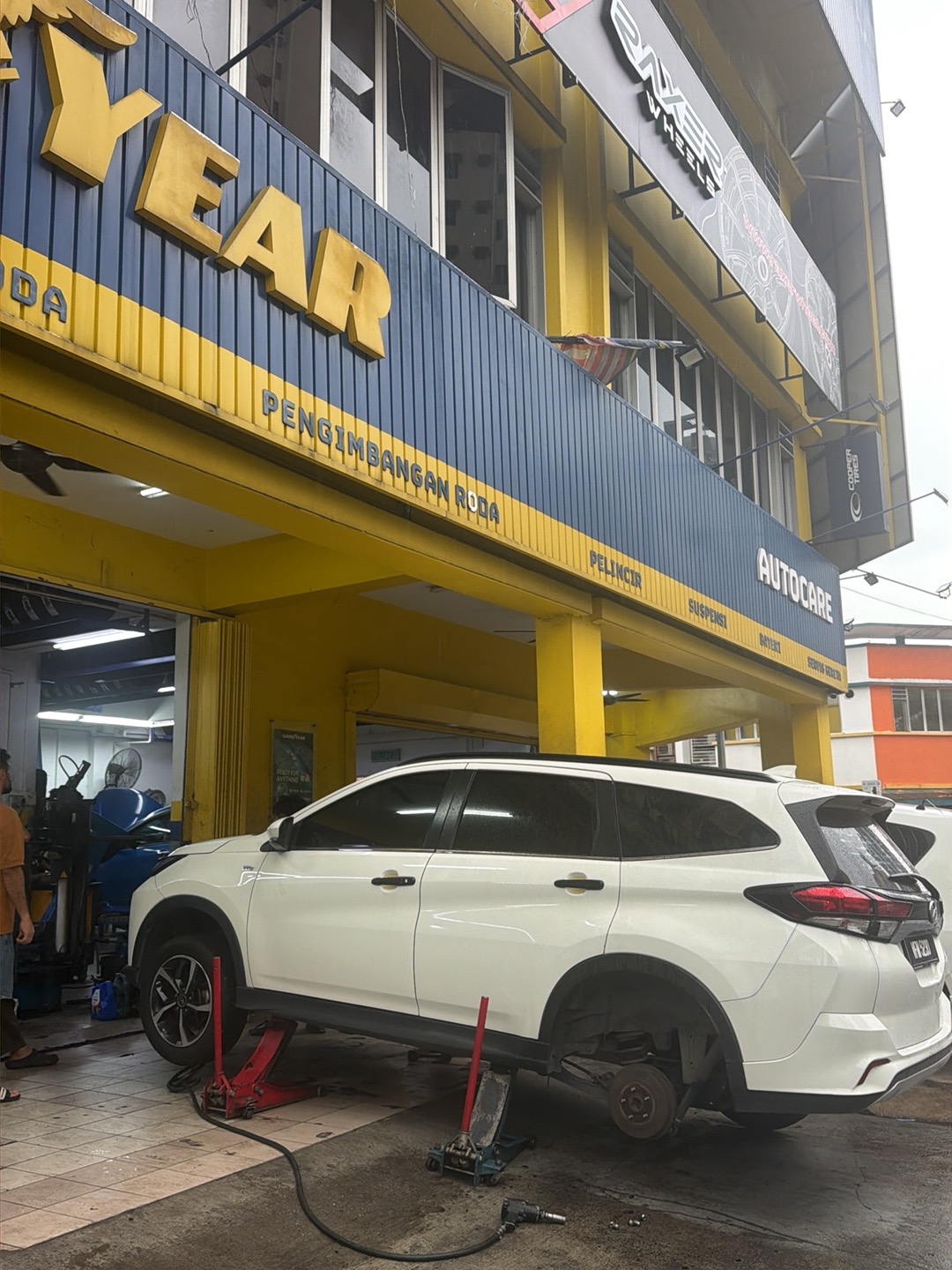 DE FORGED WHEELS AND TIRES SERVICES SDN BHD 7