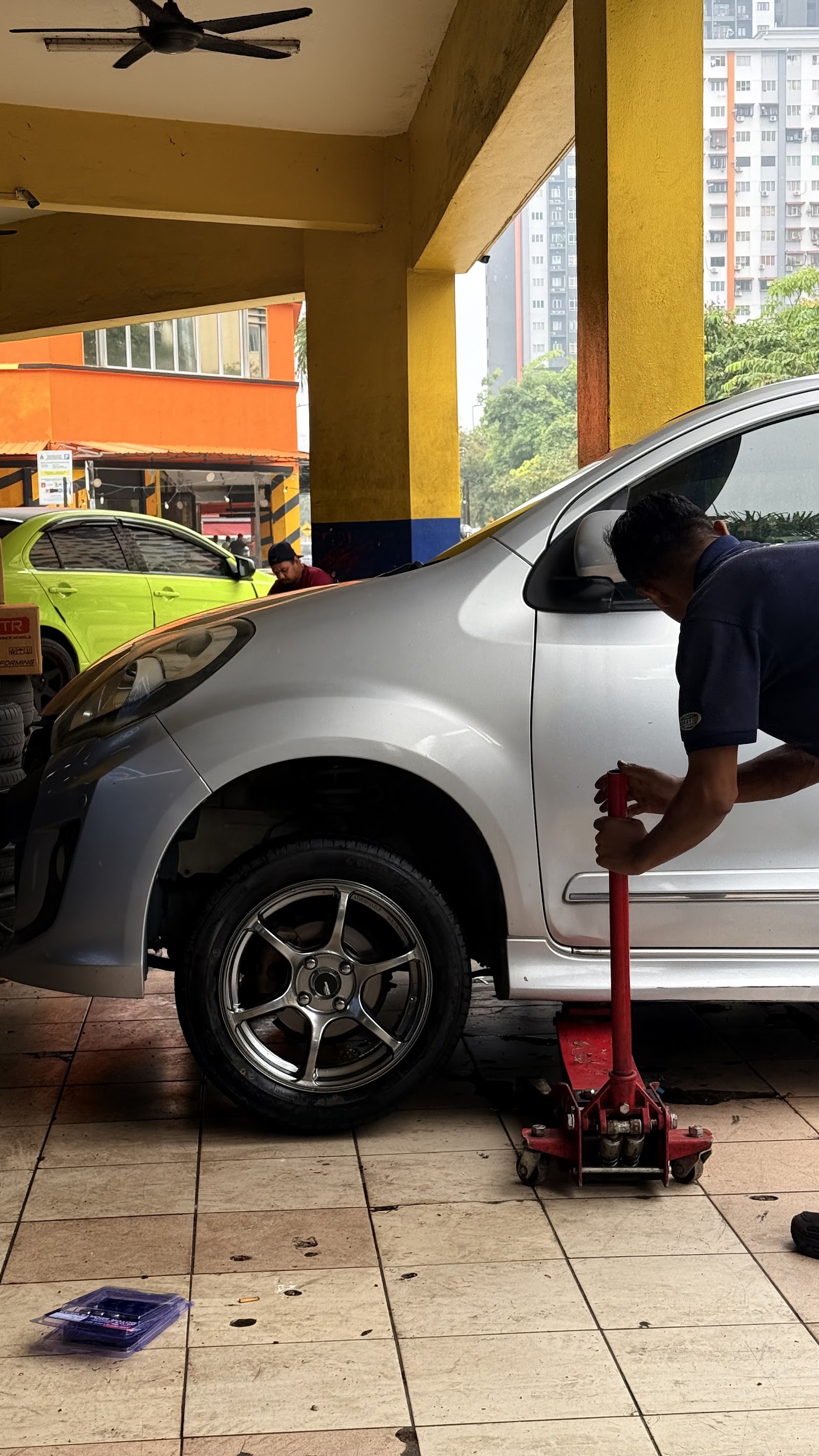 DE FORGED WHEELS AND TIRES SERVICES SDN BHD 9